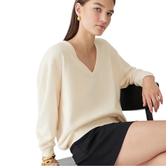 J. Crew Sweaters - J. Crew Cashmere Relaxed V-neck Sweater‎ in Heather Muslin Size Medium